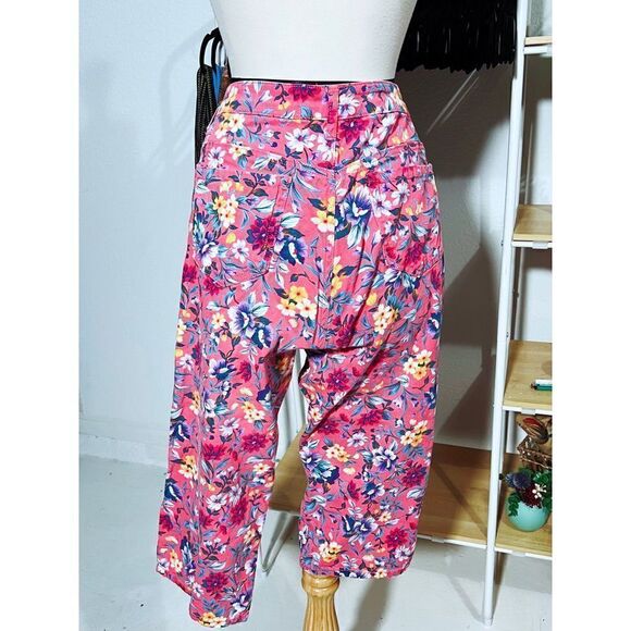 OSO Casuals Art Pop Floral Pink Capri Pants - Picture 4 of 5